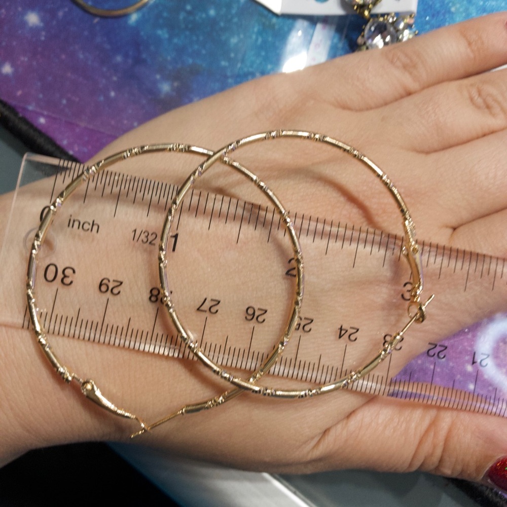 NEW!๐๐BIG๐GOLDEN!๐TWISTED๐TEXTURE๐HOOPS!๐๐ - Picture 5 of 8